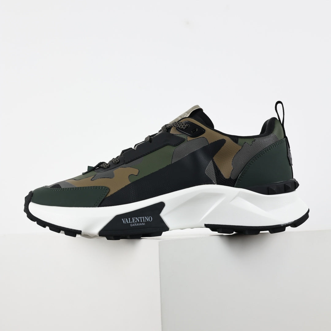 Tênis Valentino Garavani One Stud XL Camouflage