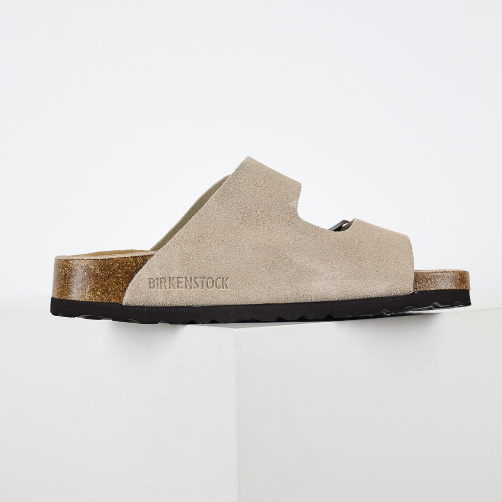 Sandália Birkenstock Arizona camurça